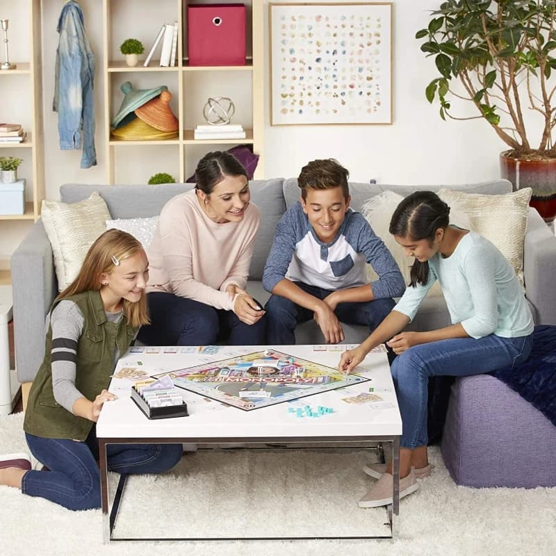 Hasbro - Ms.Monopoly Board game