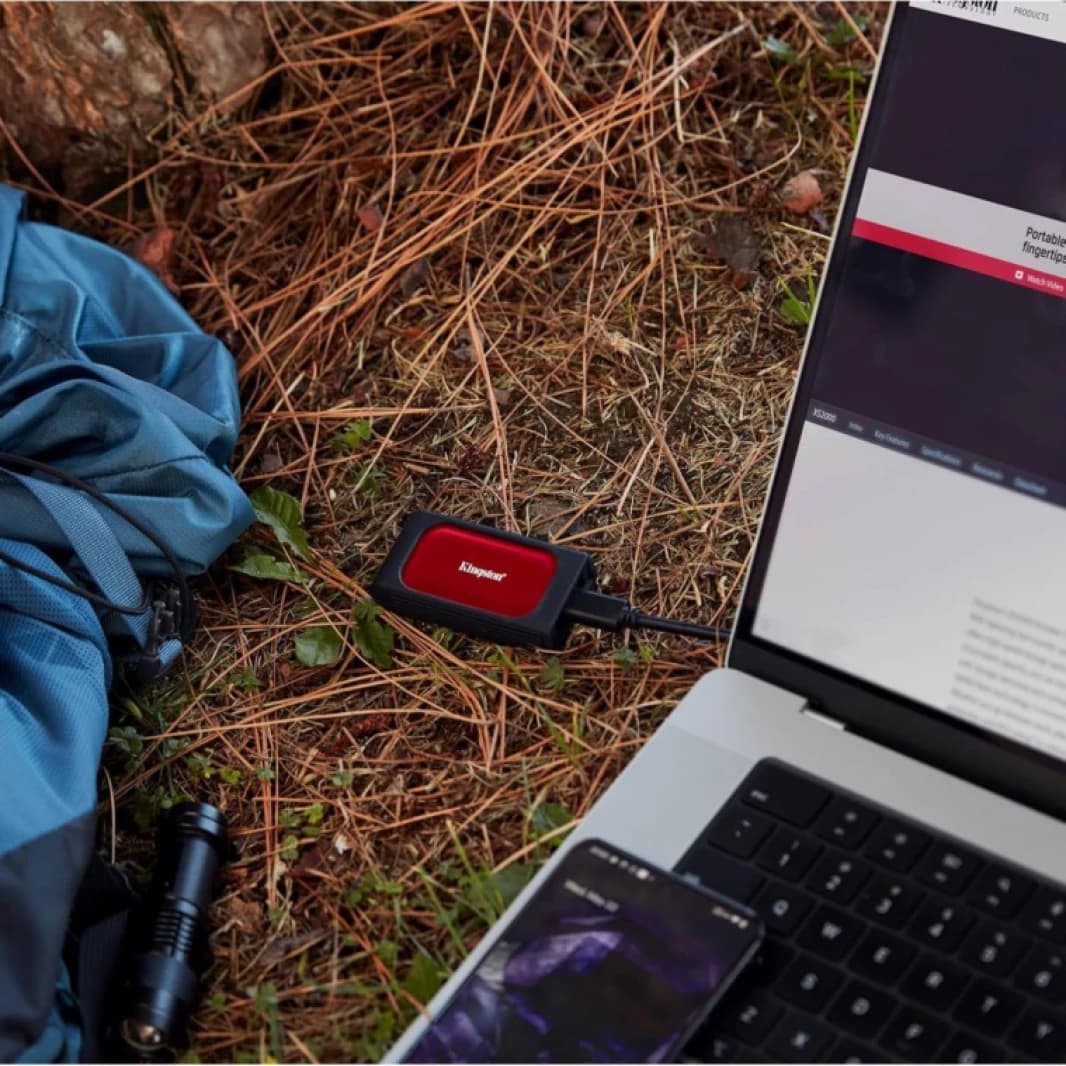 Kingston XS1000 SSD External 2TB Pocket-sized USB 3.2 Gen 2 Up to 1050MB/s With USB-C to USB-A Cable - Red