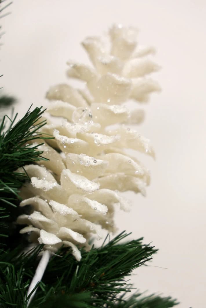 Christmas Pine Cone Spray