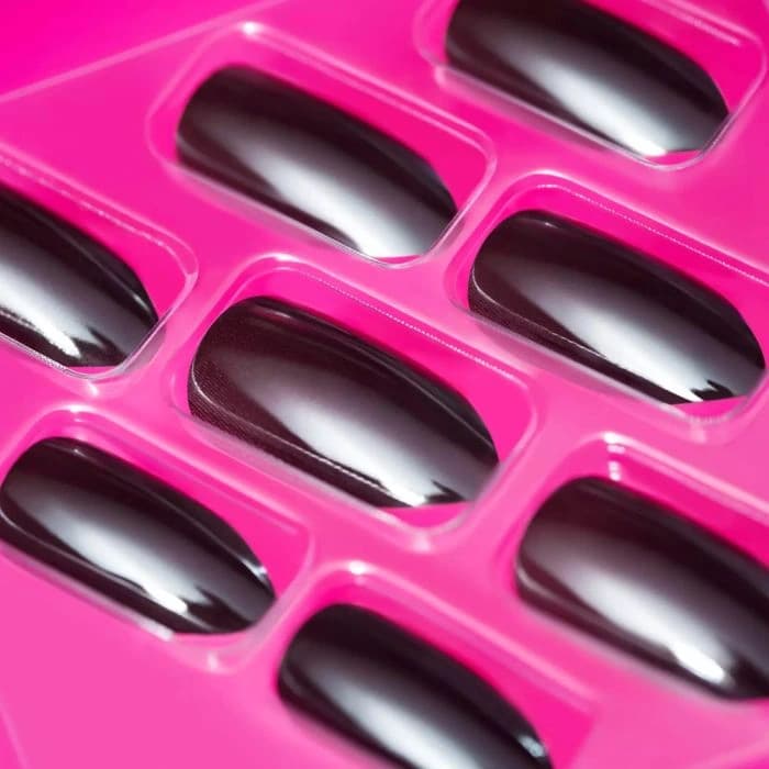 Essence Pink Is The New Black Colour-Changing Click & Go Nails 01