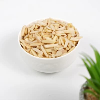 Quartered Almonds 500g