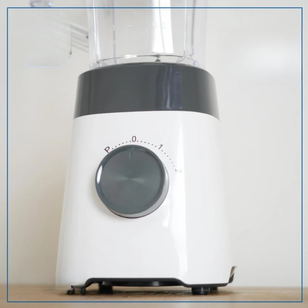 Julia mixer with grinder