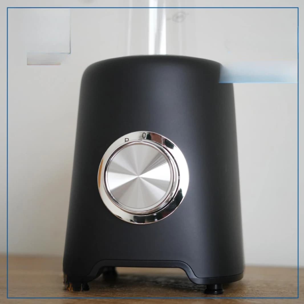 Julia mixer with grinder