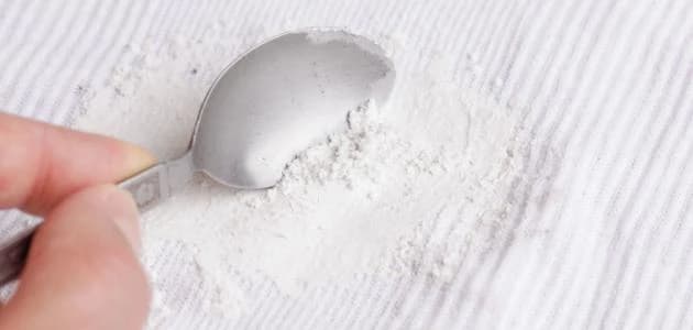 Remove oil stains from clothes