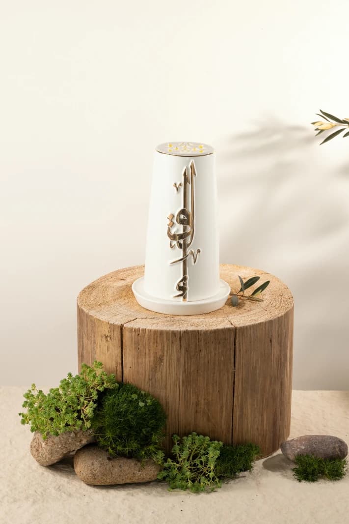 Medium Electronic Candle Holder by Leqa - Pearl White and Gold