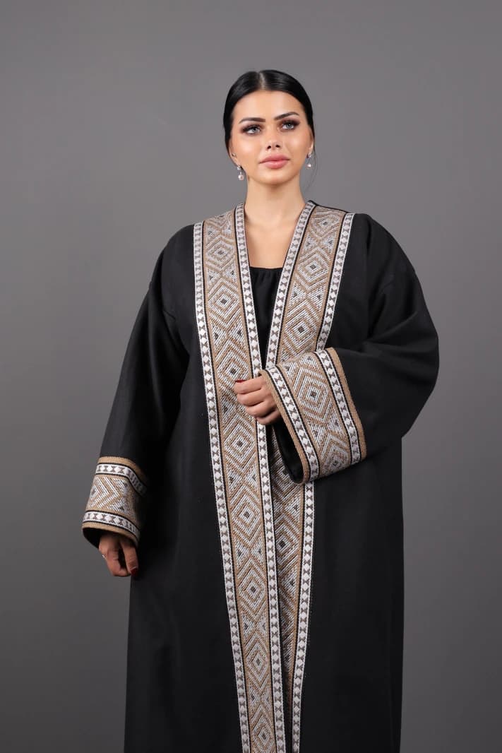 Beige – Black Bisht