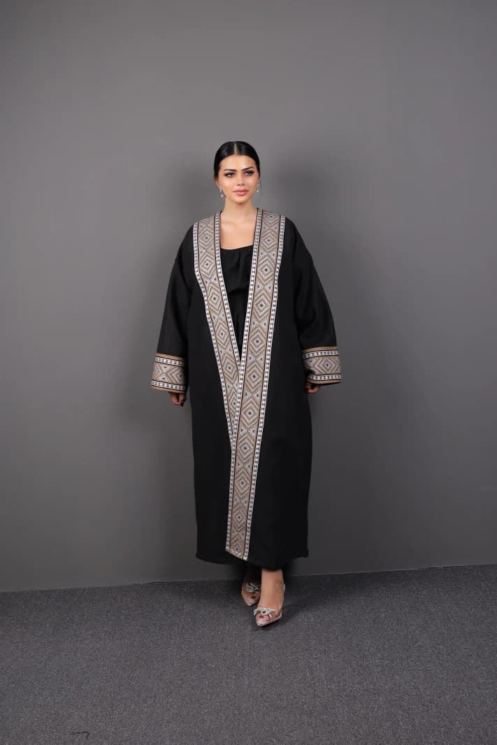 Beige – Black Bisht