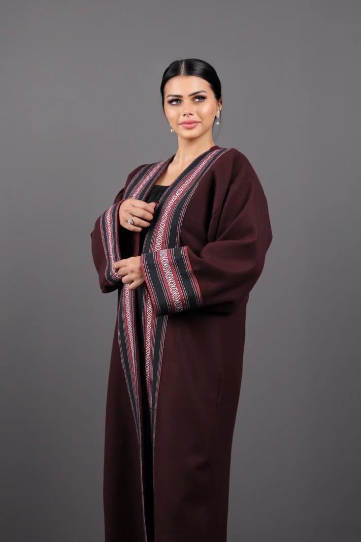 بشت مارون أسود وأحمر