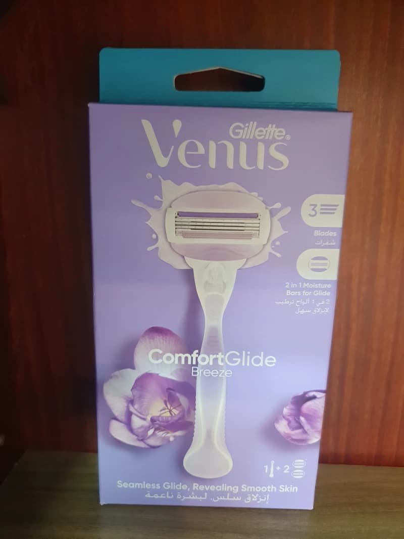 Gillette Venus ComfortGlide Breeze Razor for Women with Moisture Bars and Ergonomic Handle
