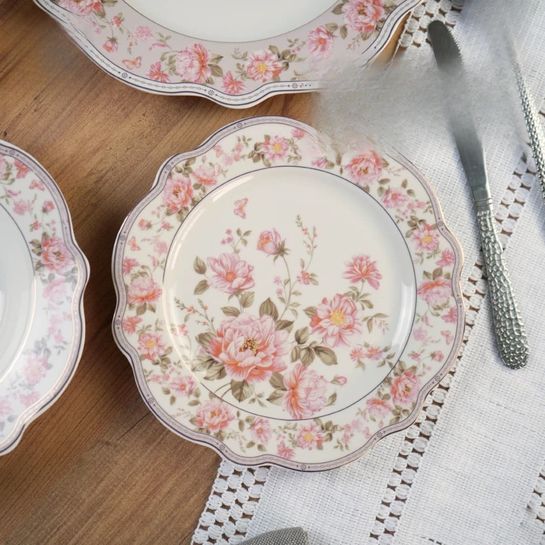 24-Piece Dining Set