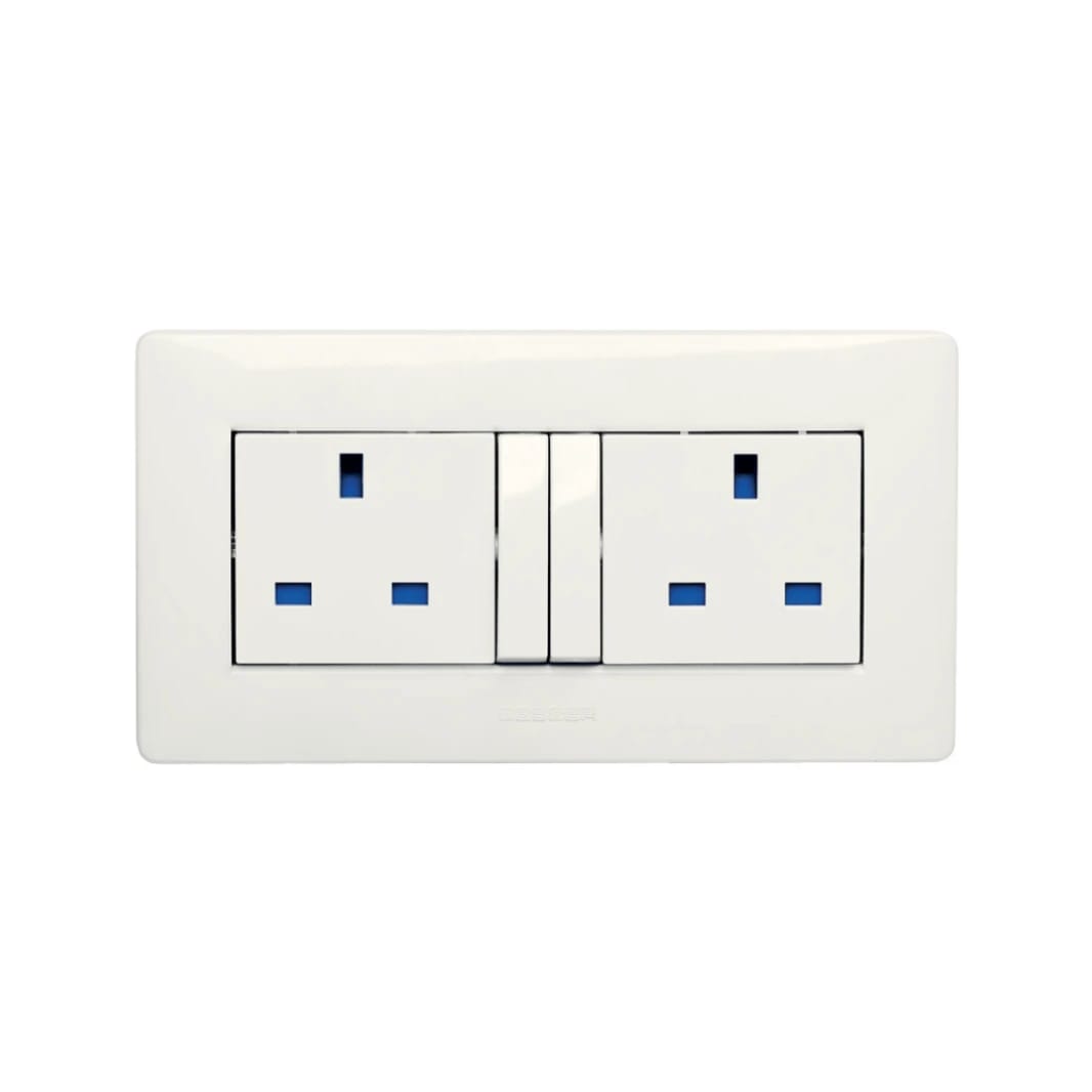 MASTER DOUBLE SOCKET AND SWITCHED 13A