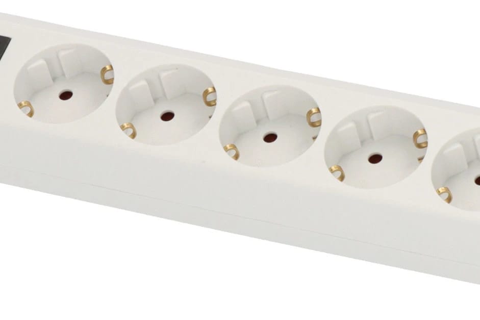 Electricity link 6 exits, length of 1.5 meters white