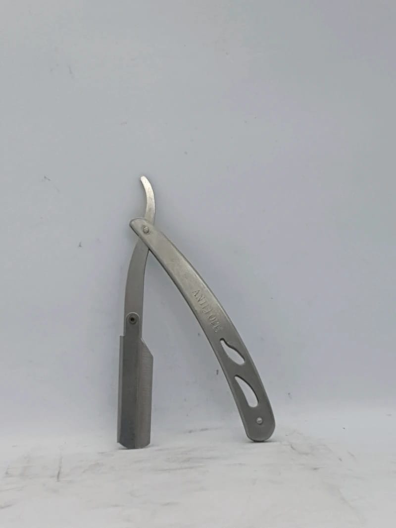 Antelope Straight Razor with Folding Design, Heavy-Duty Metal, Ideal for Personal and Professional Use, Provides Precision Beard Trimming with Durable Stability and Comfort.