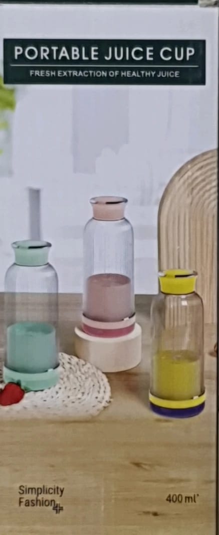 كوب عصير محمول من سيمبليسيتي فاشن بتصميم أنيق وسهل الاستخدام، مثالي لعشاق العصائر وعشاق الحياة الصحية