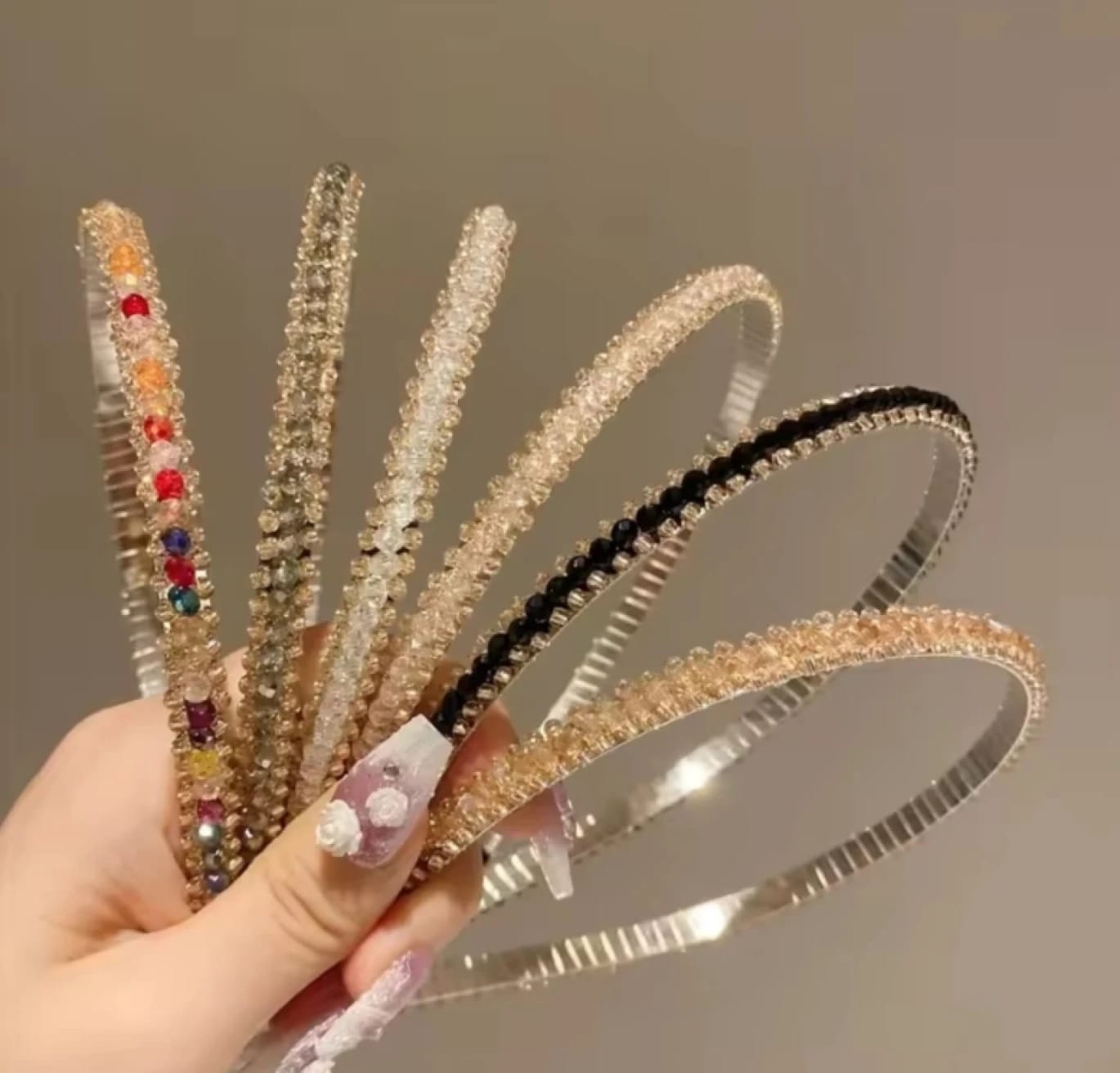 طقم أطواق شعر فاخرة ماركة لامعة بتصميم أنيق للنساء مناسبات وزينة يومية بتشكيلة ألوان وأحجار براقة لإطلالة رائعة وجذابة لجميع الأوقات