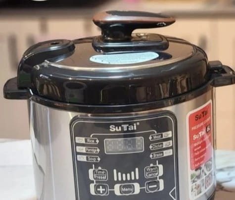Su Tai Electric Pressure Cooker, Stylish Design with 6L Capacity for Modern Kitchens, Perfect for Users Seeking Speed and Efficiency in Cooking, Especially for Rice and Soup Lovers.