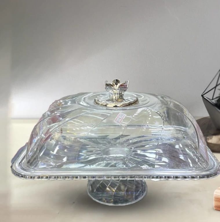 Elegant Deep Square Glass Stand with Exquisite Base for Serving Desserts, Featuring a Transparent Cover and Stylish Metal Handle Designed for Those Who Appreciate Luxury and Artistic Details in Tableware.