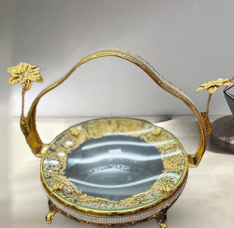 Luxury Golden Flower Serving Pitcher with Glass Tray for Elegant Table Settings. Stylish Design for Home Décor and Event Celebrations. Perfect for Aesthetic Enthusiasts