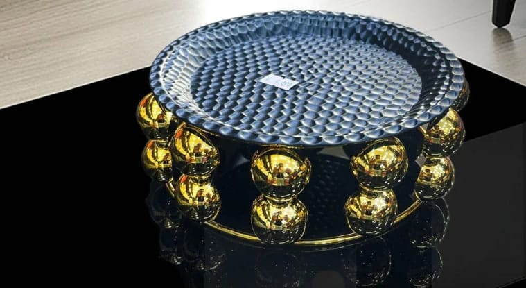 Luxury Display Tray with Artistic Black Glass and Gold Design, Perfect for Home Decoration and Eye-Catching Appeal for Modern Design Enthusiasts.
