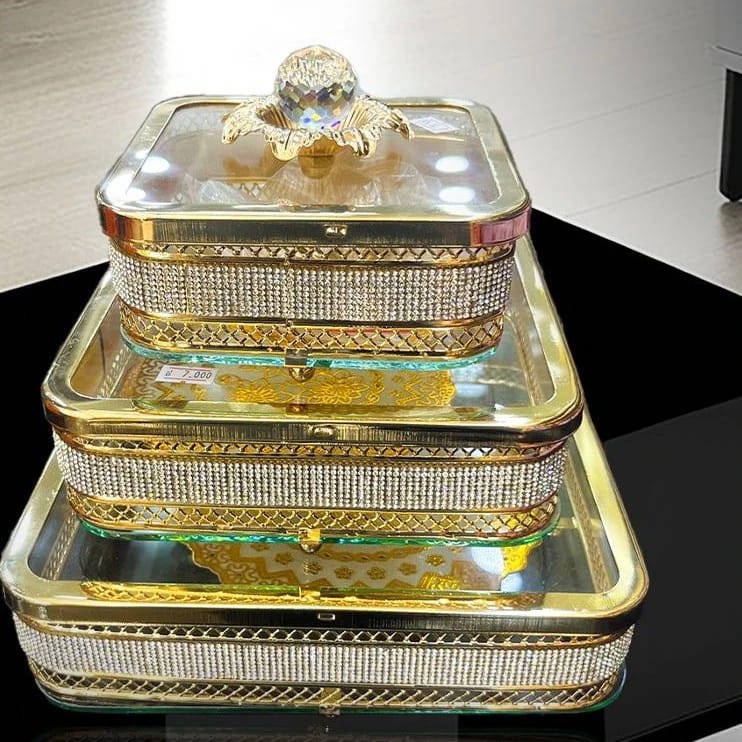 Elegant Crystal Embellished Storage Boxes for Personal Decor and Special Occasions Unique Design for Elegance Enthusiasts with a Stunning Gold Finish Suiting All Tastes and Ages.