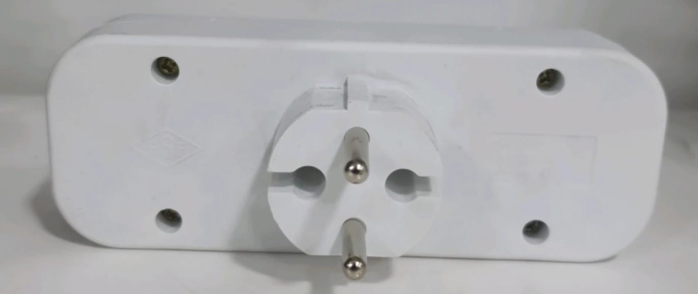 Compact and Practical Power Adapter with Three Fast Outlets, Ideal for Homes and Offices by an Innovative Brand, Provides Guaranteed Performance and Designed for Easy Daily Use in All Spaces