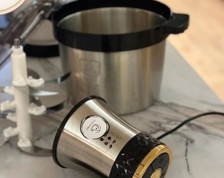 Gourmet Professional Food Processor with Manual Cutting, Ideal for Modern Kitchens and Cooking Enthusiasts