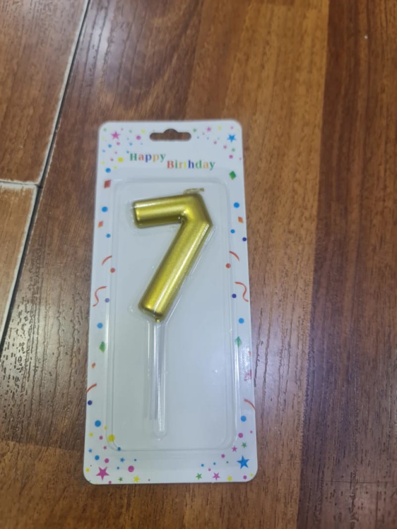 Golden Birthday Party Candle in the Shape of Number 7 with Stunning Design for Kids and Adults, Ideal for Celebrations and Special Events