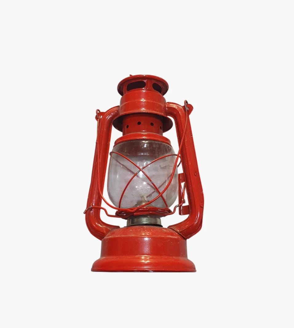 Classic Oil Lamp with Vintage Design for Outdoor and Indoor Use, Ideal for Camping and Long Trips