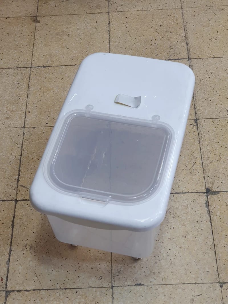 Easy-to-Use Clear Plastic Storage Bin with Lid for Home, Kitchen, and Office for Everyone