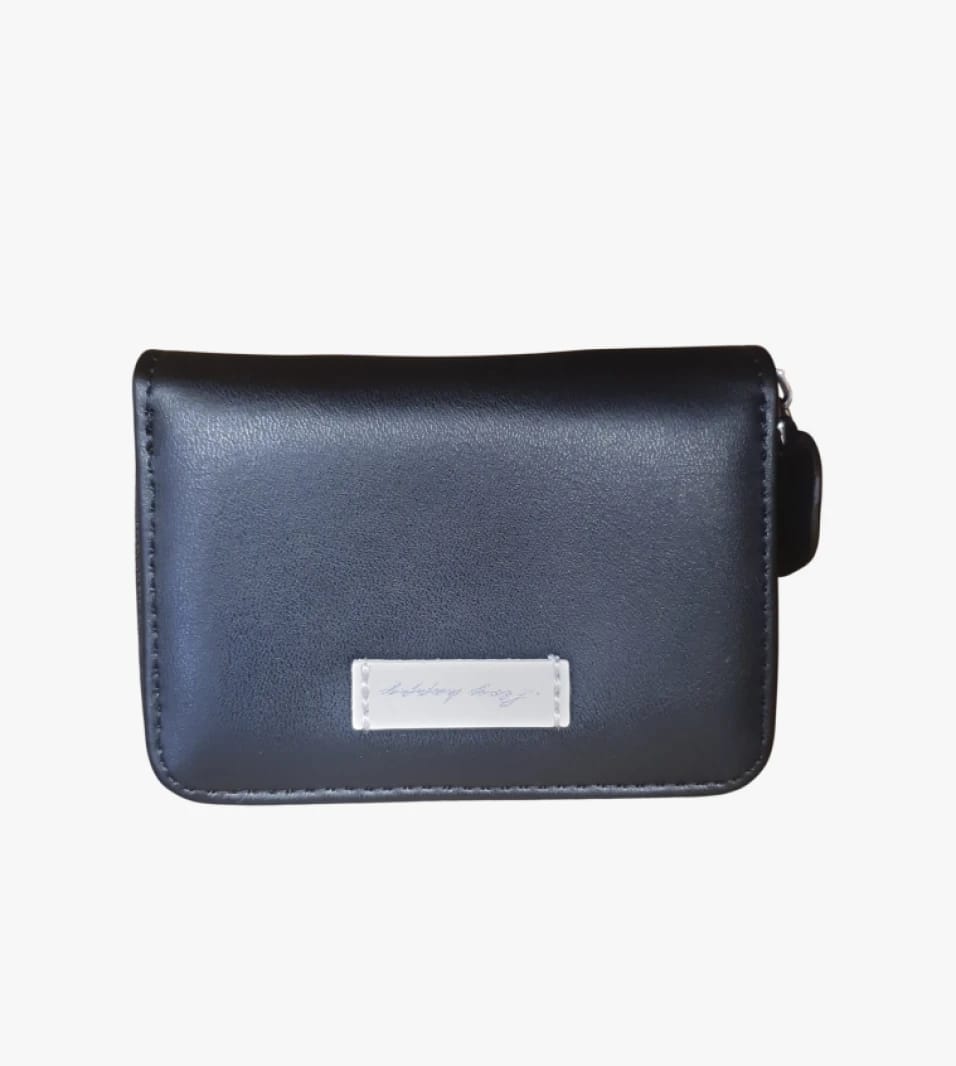 Elegant Black Leather Wallet for Women with Functional Design and Zipper for Cards and Cash Storage, Ideal for Daily Use