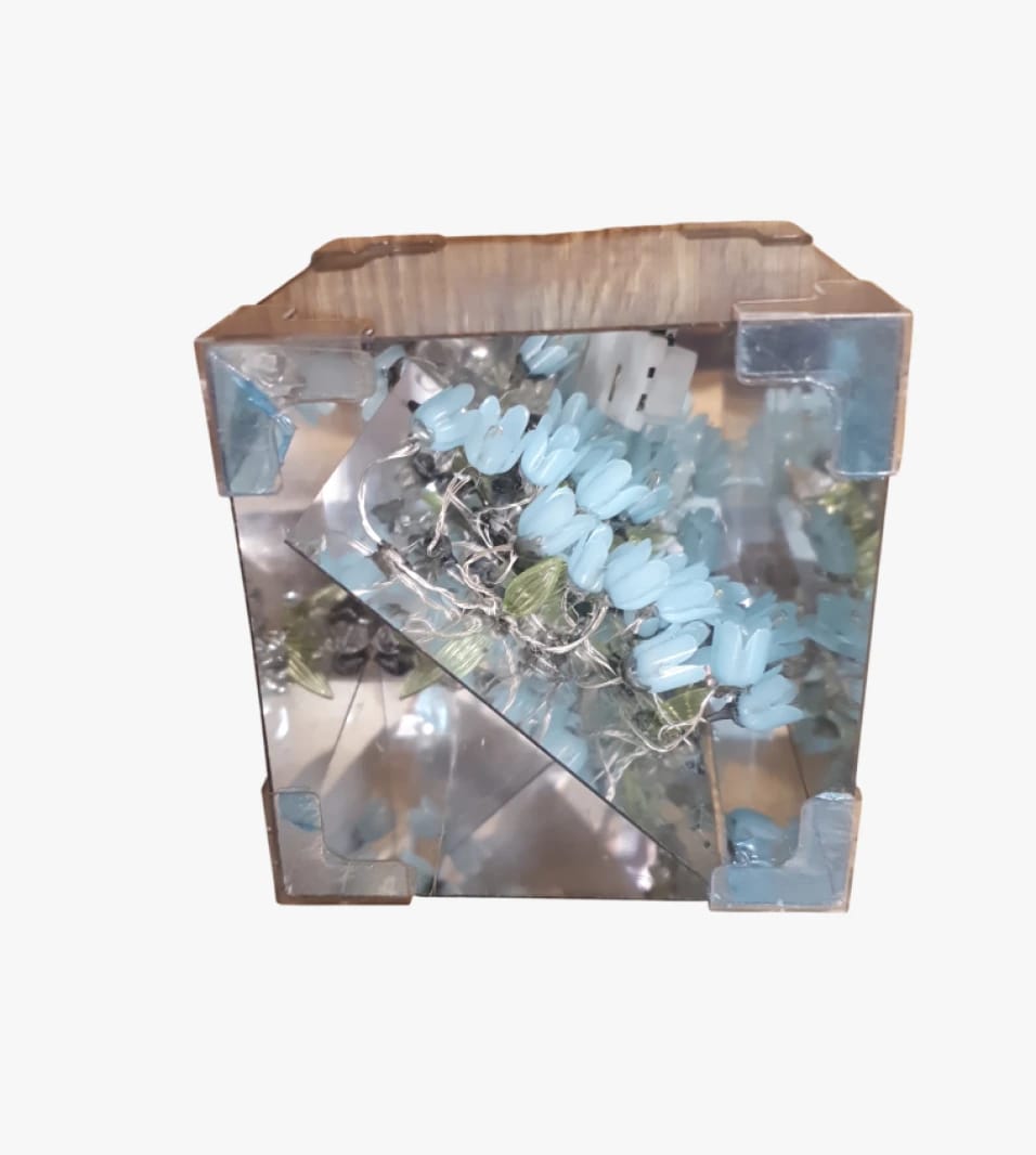 Elegant Handmade Decorative Cube with Multicolor LED Lights for Interior Design Enthusiasts - Stylish Décor