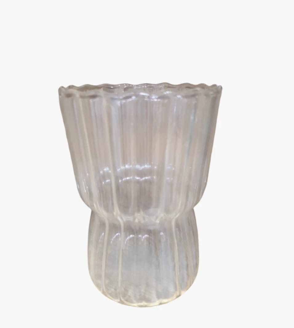 Elegant Transparent Glass Vase with Ribbed Design for Decor and Flower Enthusiasts, Designed to Enhance Any Space