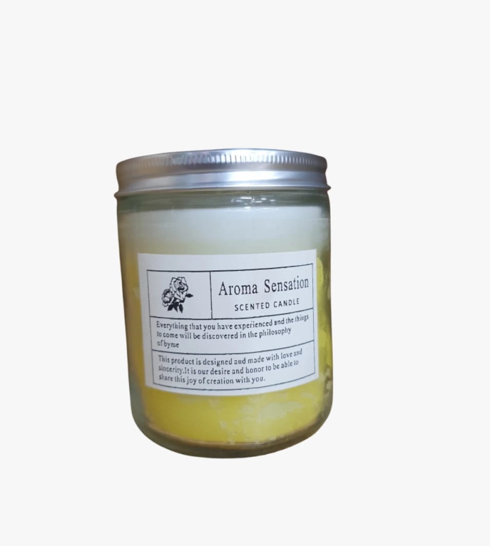 شمعة معطرة أروما سنسيشن بتصميم فاخر لعشاق العطر الذين يبحثون عن الهدوء والاسترخاء في منازلهم.