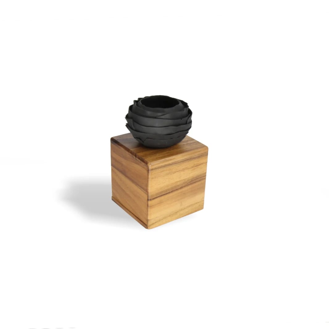Elegant Tissue Box – Ceramic Black Closed Peony Tissue Box