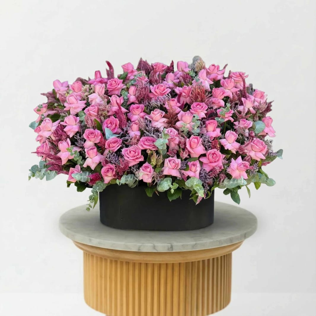 Pink Elegance – Lush Pink Spray Rose Box