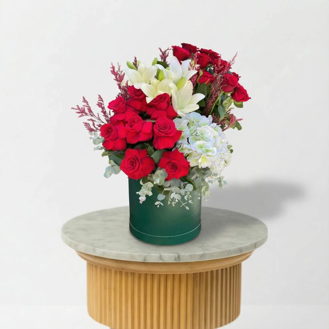 Elegant Red & White Roses Box