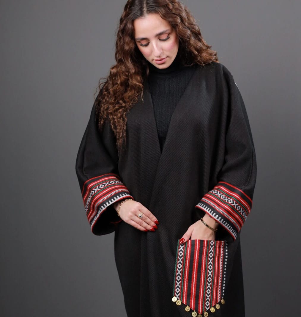 بشت أسود – أحمر بالنقود