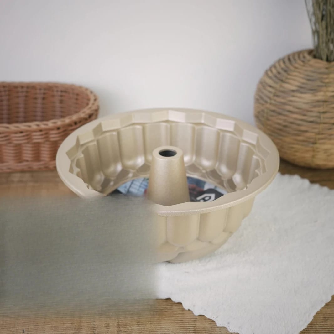 A Home Metal Cake Pan