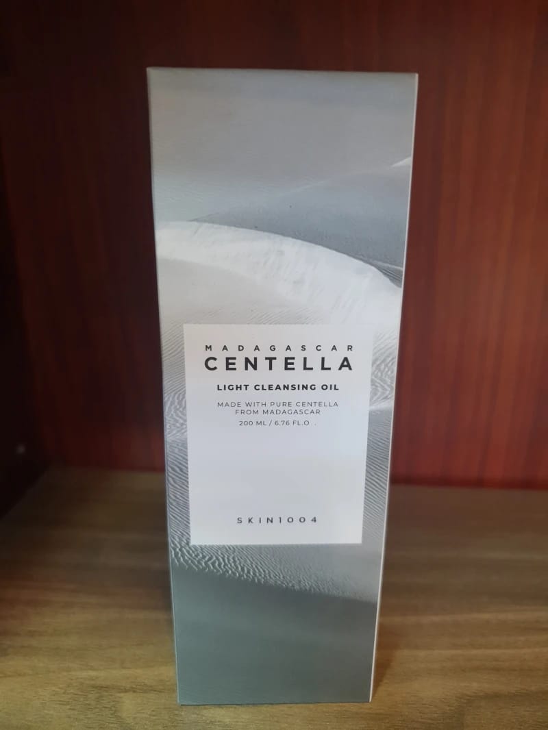 Skin1004 Madagascar Centella Light Cleansing Oil for Deep Cleansing and Purifying Skin for All Skin Types Men and Women