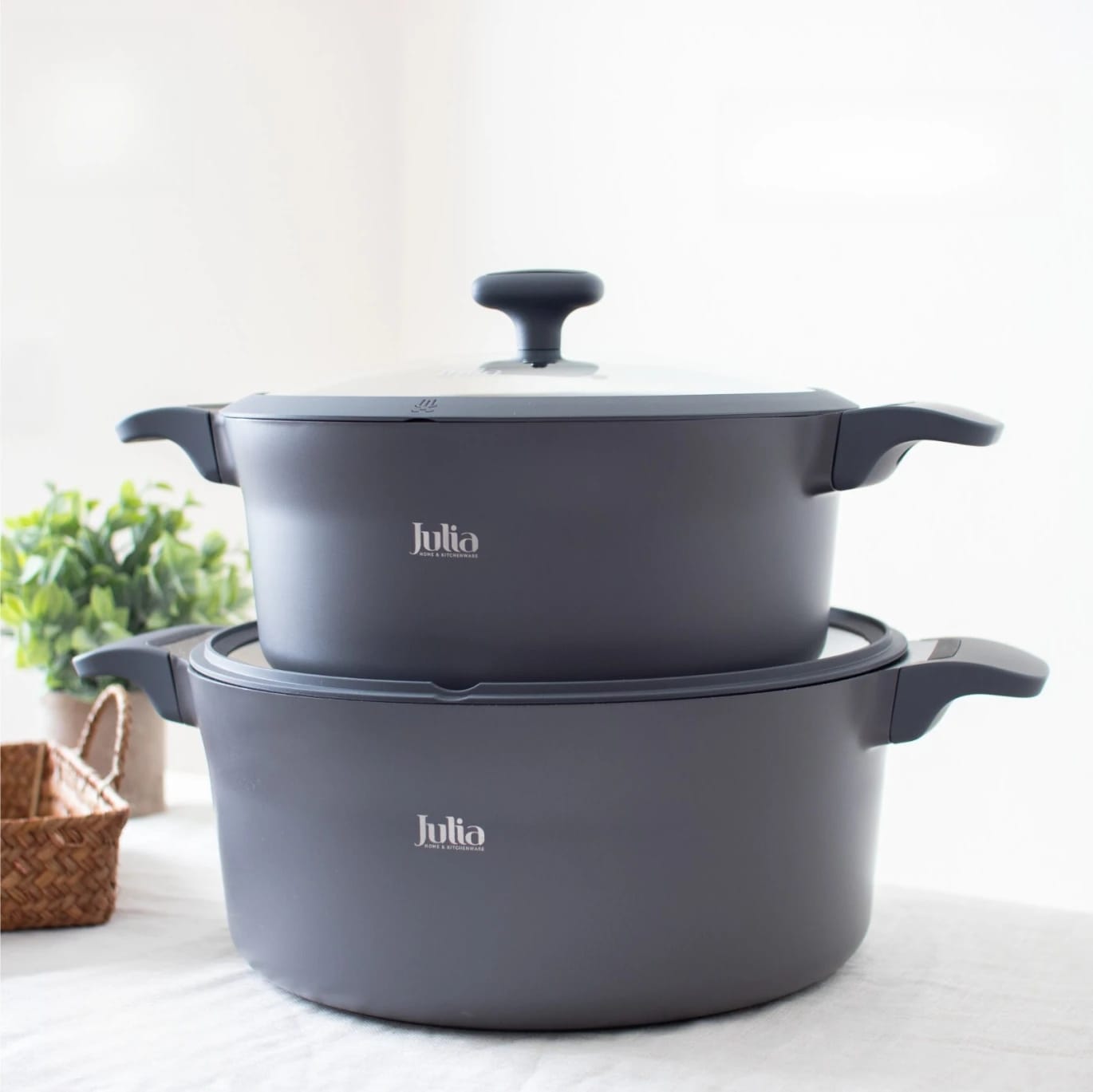 JULIA Granite Pot
