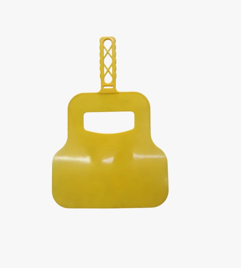Children's Plastic Snow Shovel with Bright Colors and Ergonomic Design for a Fun and Creative Winter Play Experience