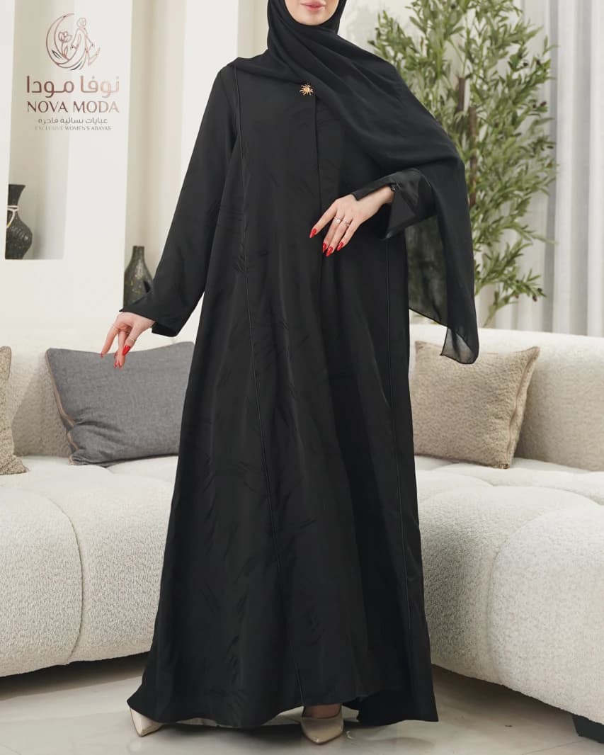 Pinted black abaya